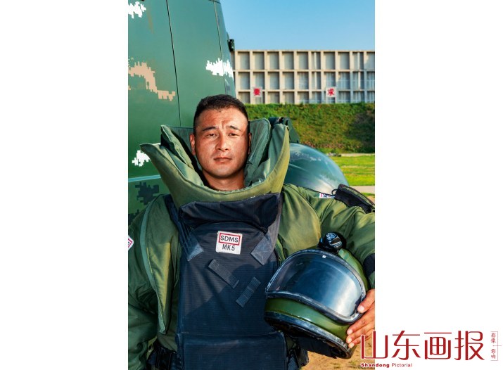 排爆归来的战士