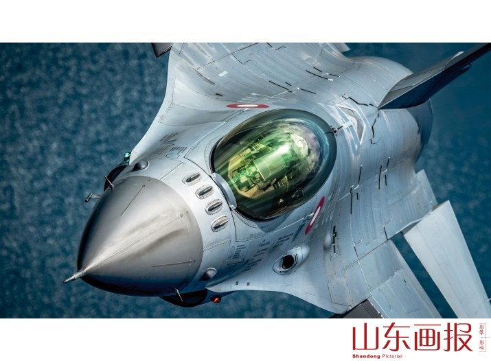 “隼”在空中