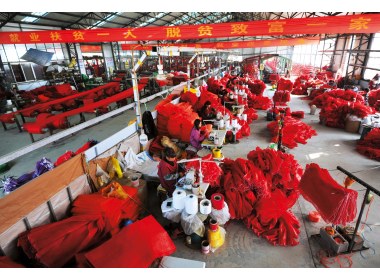 致富思源不忘本 扶贫济困献爱心（组图之五）