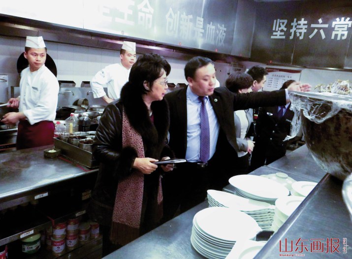 姜健到饭店等经营单位调研