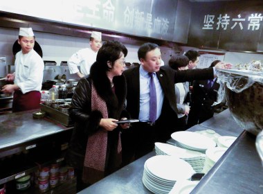 姜健到饭店等经营单位调研