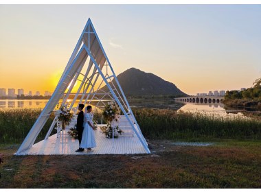 拍摄婚纱照的情侣