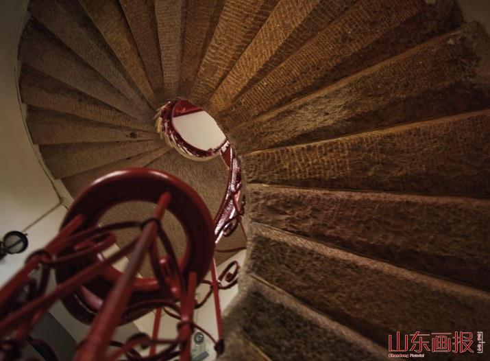 监狱旧址塔楼内的旋转楼梯