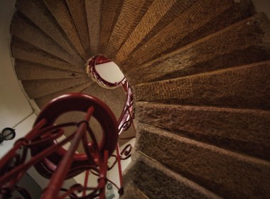 监狱旧址塔楼内的旋转楼梯