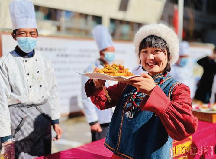 旅游文化体验周上的土豆美食