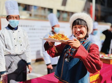 旅游文化体验周上的土豆美食