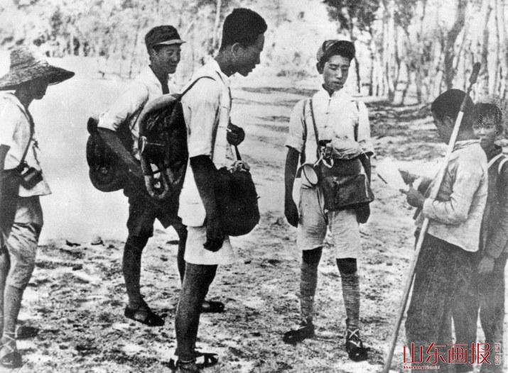 根据地的“儿童团”站岗放哨