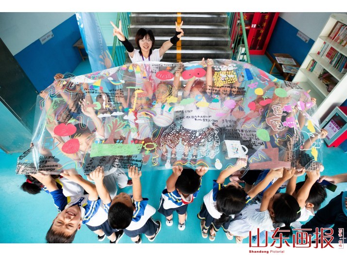 笑脸构成美丽的画作